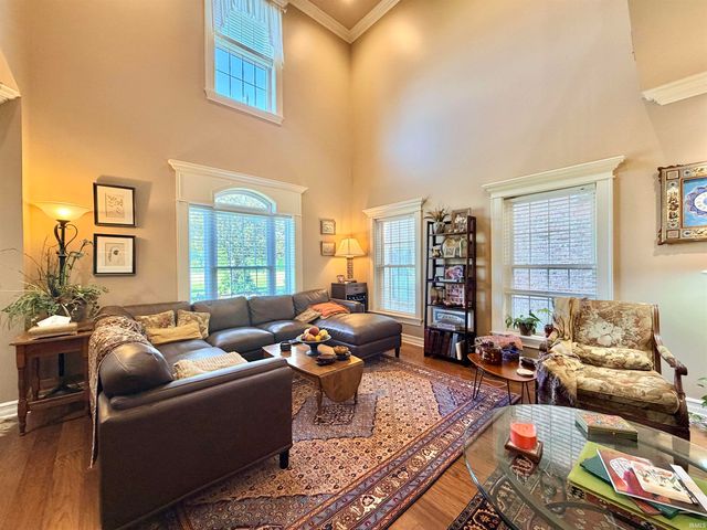 6164 Glenview Drive, Newburgh, IN 47630