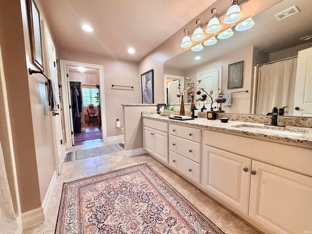 6164 Glenview Drive, Newburgh, IN 47630