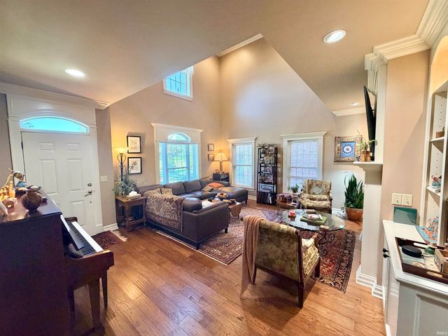 6164 Glenview Drive, Newburgh, IN 47630