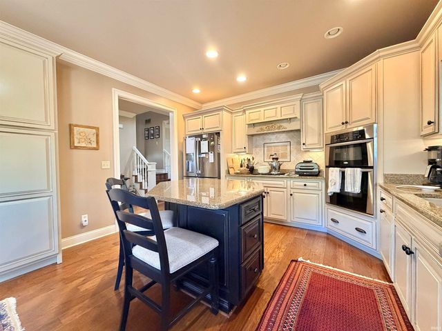 6164 Glenview Drive, Newburgh, IN 47630