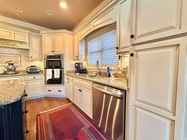 6164 Glenview Drive, Newburgh, IN 47630