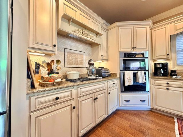 6164 Glenview Drive, Newburgh, IN 47630