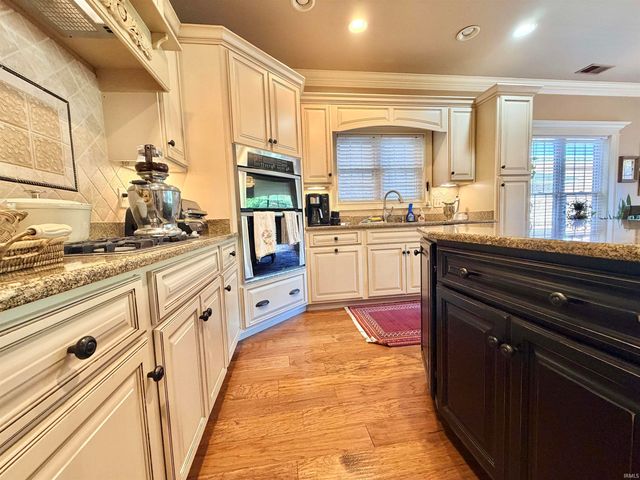 6164 Glenview Drive, Newburgh, IN 47630