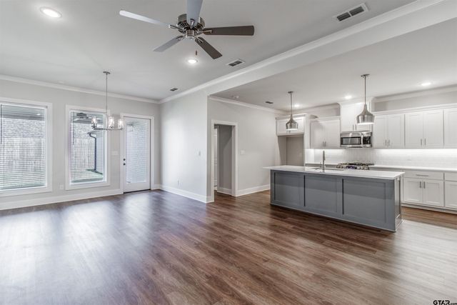 7013 Hillside, Tyler, TX 75707