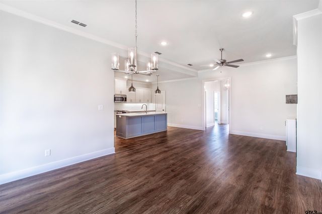 7013 Hillside, Tyler, TX 75707
