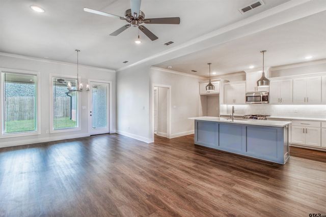 7013 Hillside, Tyler, TX 75707
