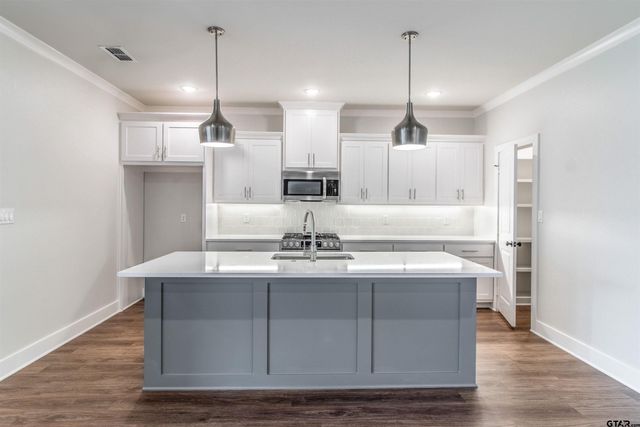 7013 Hillside, Tyler, TX 75707