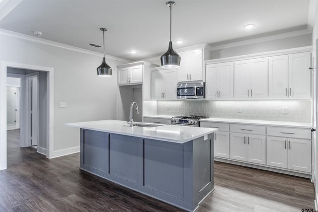 7013 Hillside, Tyler, TX 75707