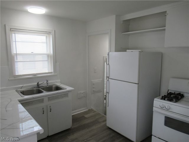 13510 Sherry Avenue, Cleveland, OH 44135