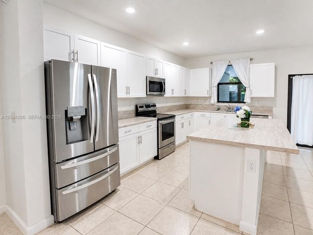 22886 SW 128th Pl, Miami, FL 33170