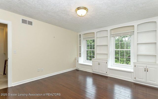 8505 W Willow Highway, Grand Ledge, MI 48837