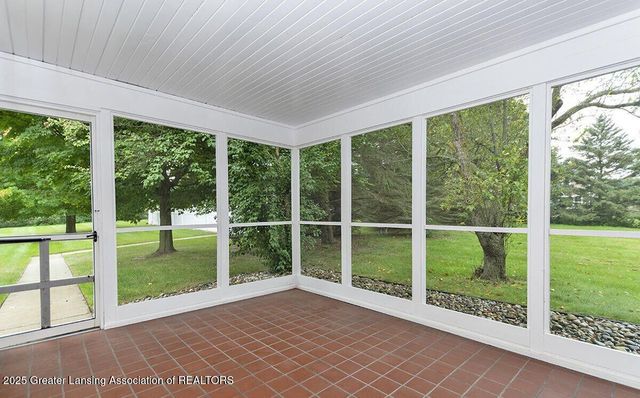 8505 W Willow Highway, Grand Ledge, MI 48837