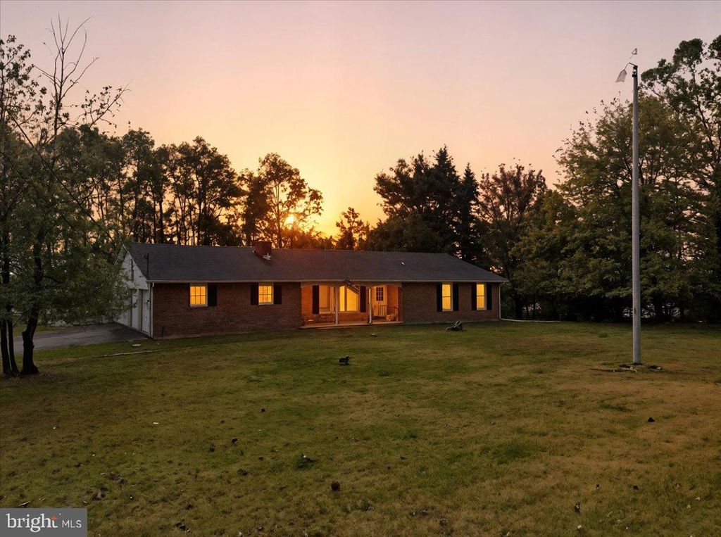 1040 STATE RD, Effort, PA 18330