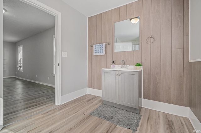 911 S Laurel Street, Mishawaka, IN 46544