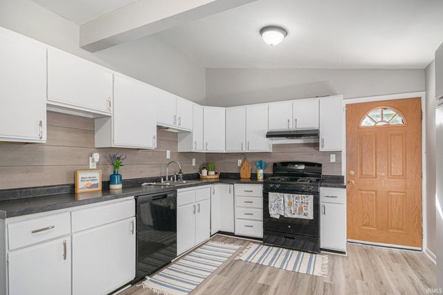 911 S Laurel Street, Mishawaka, IN 46544