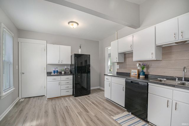 911 S Laurel Street, Mishawaka, IN 46544