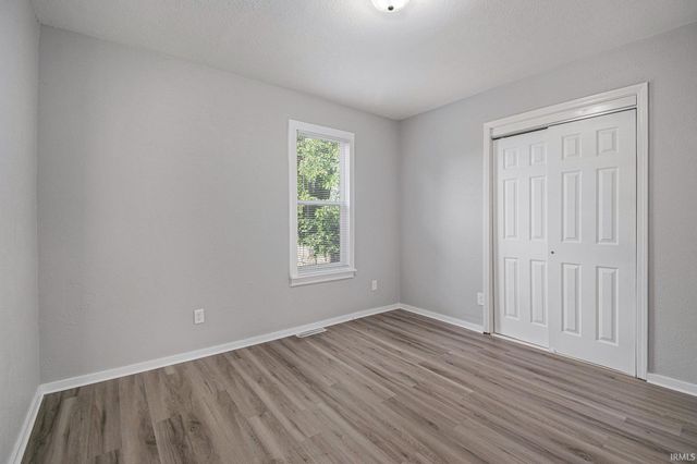 911 S Laurel Street, Mishawaka, IN 46544