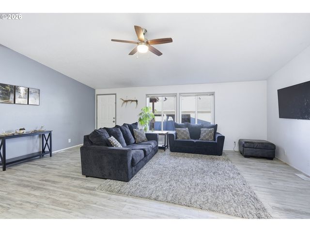 13517 Se PARDEE Dr, Portland, OR 97236