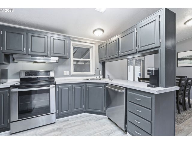 13517 Se PARDEE Dr, Portland, OR 97236