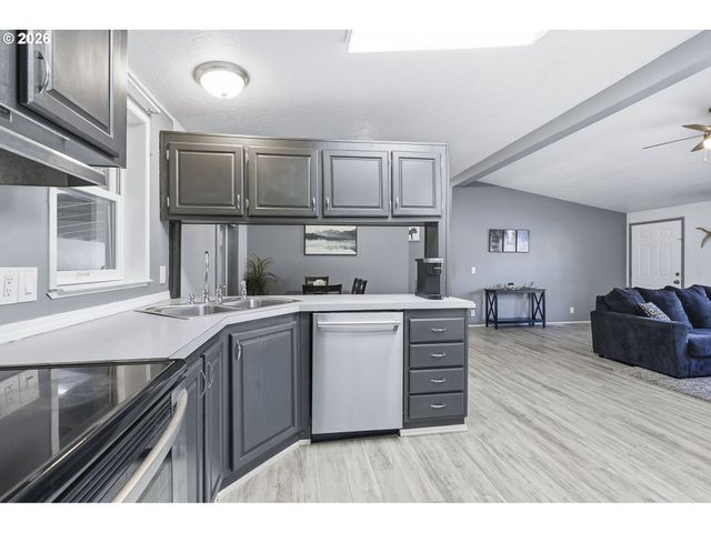 13517 Se PARDEE Dr, Portland, OR 97236