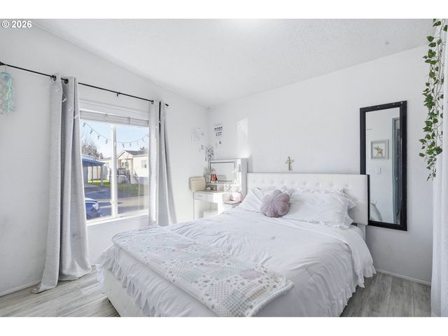 13517 Se PARDEE Dr, Portland, OR 97236