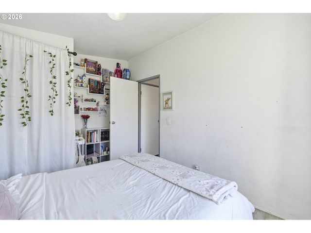 13517 Se PARDEE Dr, Portland, OR 97236