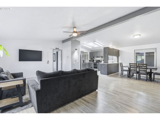 13517 Se PARDEE Dr, Portland, OR 97236