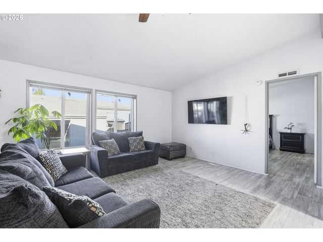 13517 Se PARDEE Dr, Portland, OR 97236