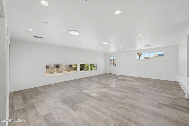 8546 E Pine Valley Drive, Tucson, AZ 85710