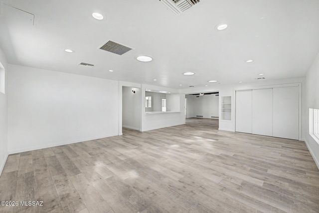 8546 E Pine Valley Drive, Tucson, AZ 85710