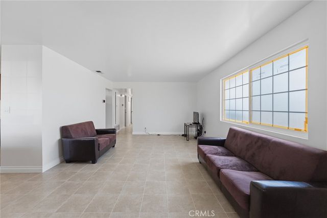 706 E Palmer, Compton, CA 90221
