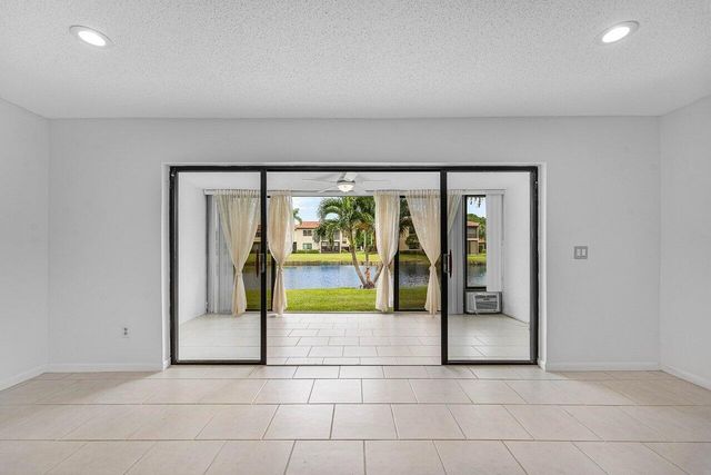 8566 Casa Del Lago 47 F, Boca Raton, FL 33433