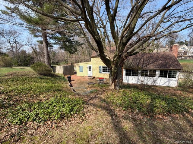 327 W Neck Road, Lloyd Harbor, NY 11743