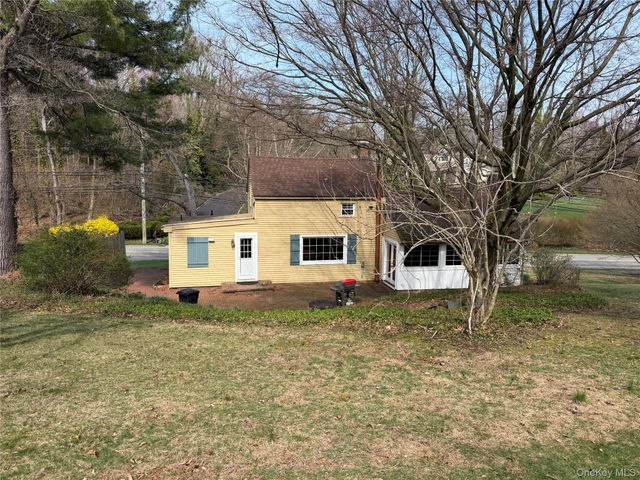 327 W Neck Road, Lloyd Harbor, NY 11743