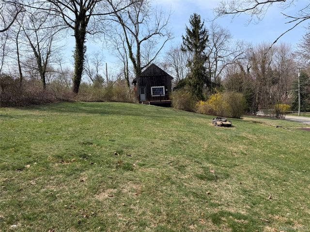 327 W Neck Road, Lloyd Harbor, NY 11743