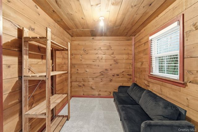 327 W Neck Road, Lloyd Harbor, NY 11743