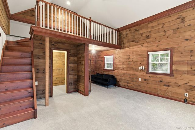 327 W Neck Road, Lloyd Harbor, NY 11743