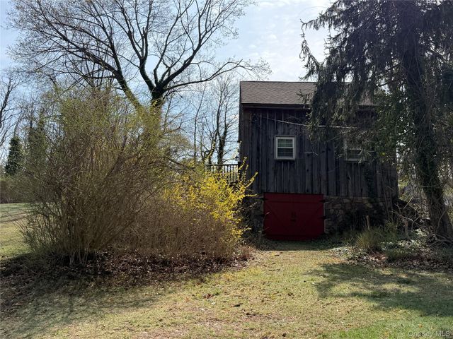 327 W Neck Road, Lloyd Harbor, NY 11743