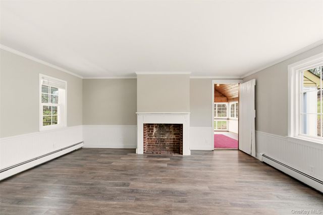 327 W Neck Road, Lloyd Harbor, NY 11743