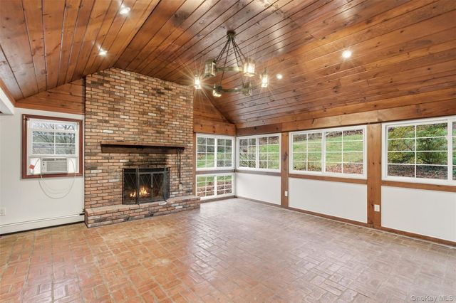 327 W Neck Road, Lloyd Harbor, NY 11743