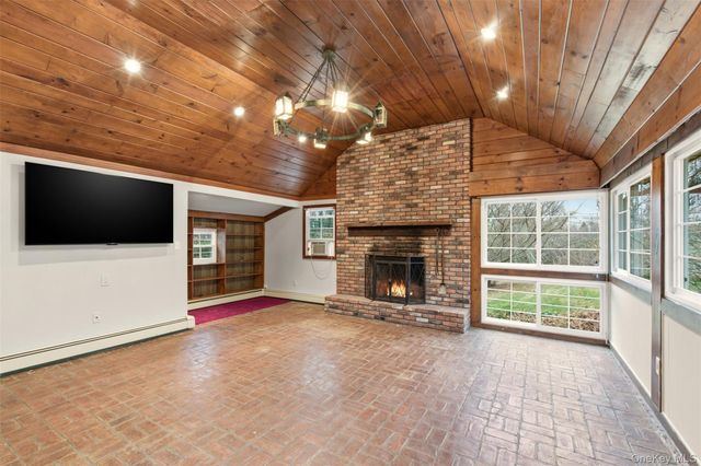 327 W Neck Road, Lloyd Harbor, NY 11743
