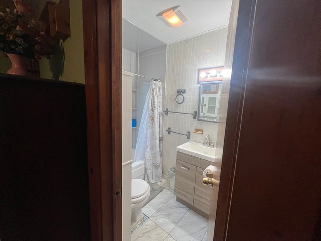 104 Balis St, Springfield, MA 01109