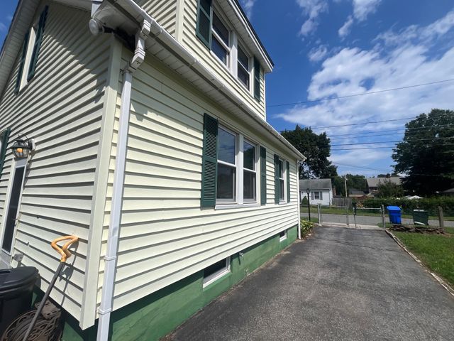 104 Balis St, Springfield, MA 01109