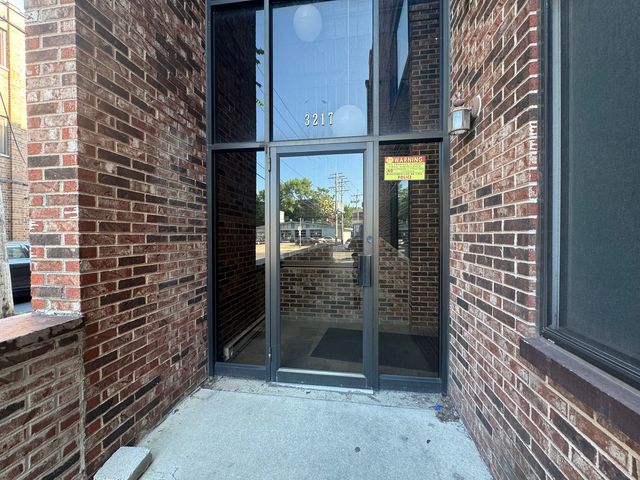 3217 W Bryn Mawr Avenue 201, Chicago, IL 60659