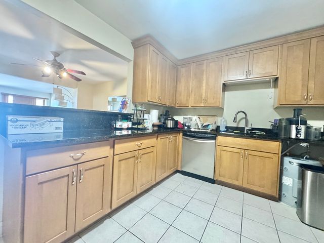 3217 W Bryn Mawr Avenue 201, Chicago, IL 60659