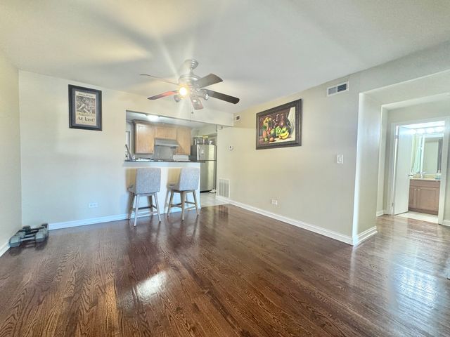 3217 W Bryn Mawr Avenue 201, Chicago, IL 60659