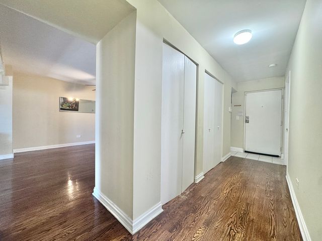 3217 W Bryn Mawr Avenue 201, Chicago, IL 60659