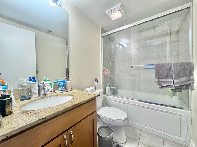 3217 W Bryn Mawr Avenue 201, Chicago, IL 60659