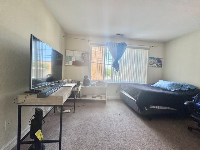 3217 W Bryn Mawr Avenue 201, Chicago, IL 60659