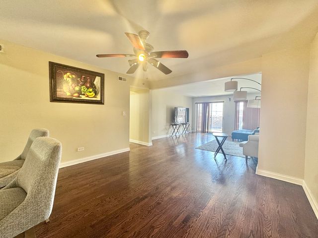 3217 W Bryn Mawr Avenue 201, Chicago, IL 60659